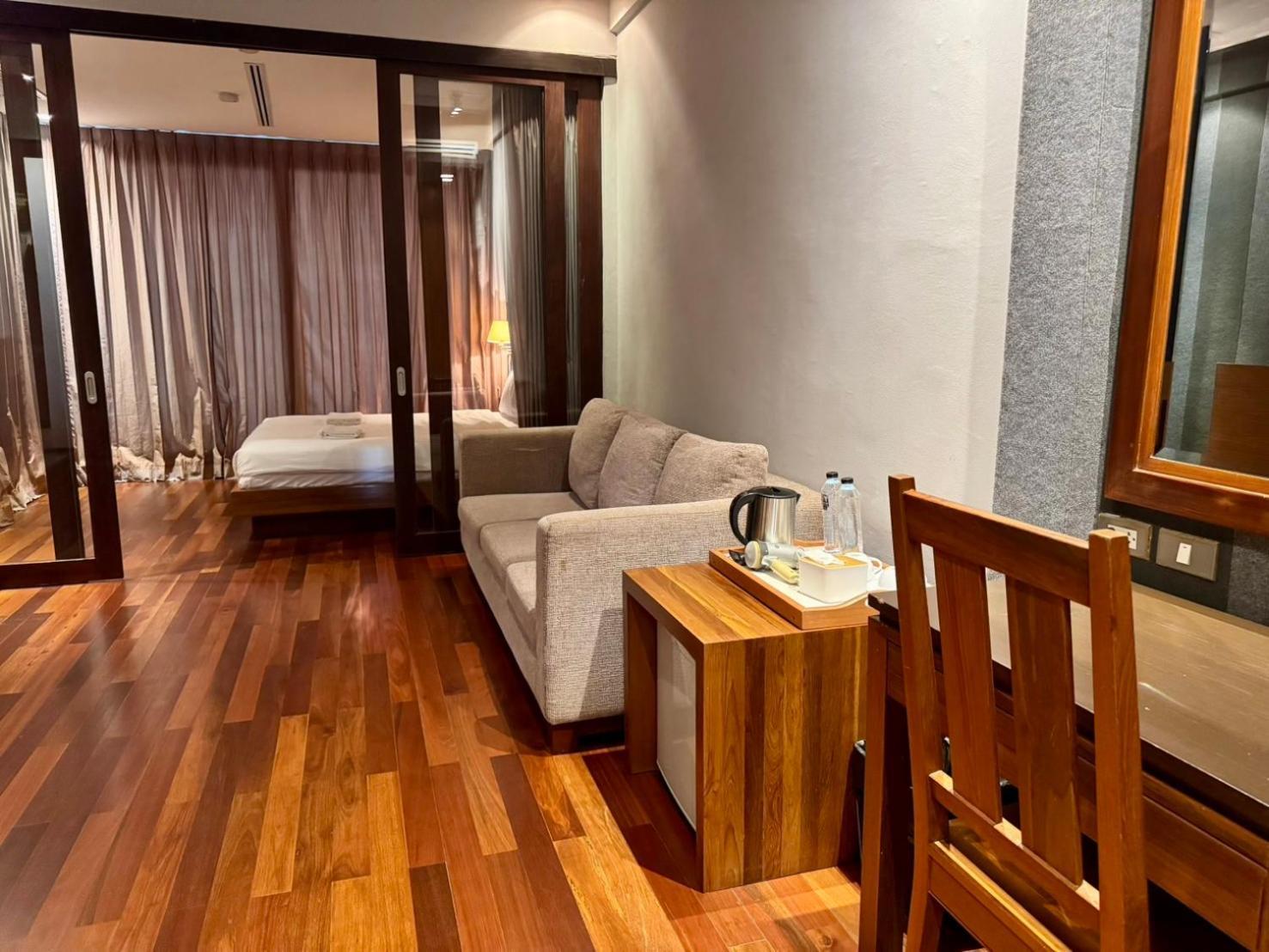Wish Inn Silom - วิช อินน์ สีลม X Бангкок Экстерьер фото