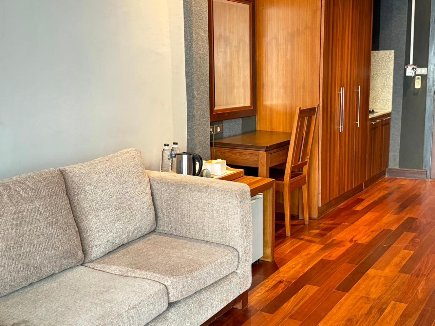 Wish Inn Silom - วิช อินน์ สีลม X Бангкок Экстерьер фото