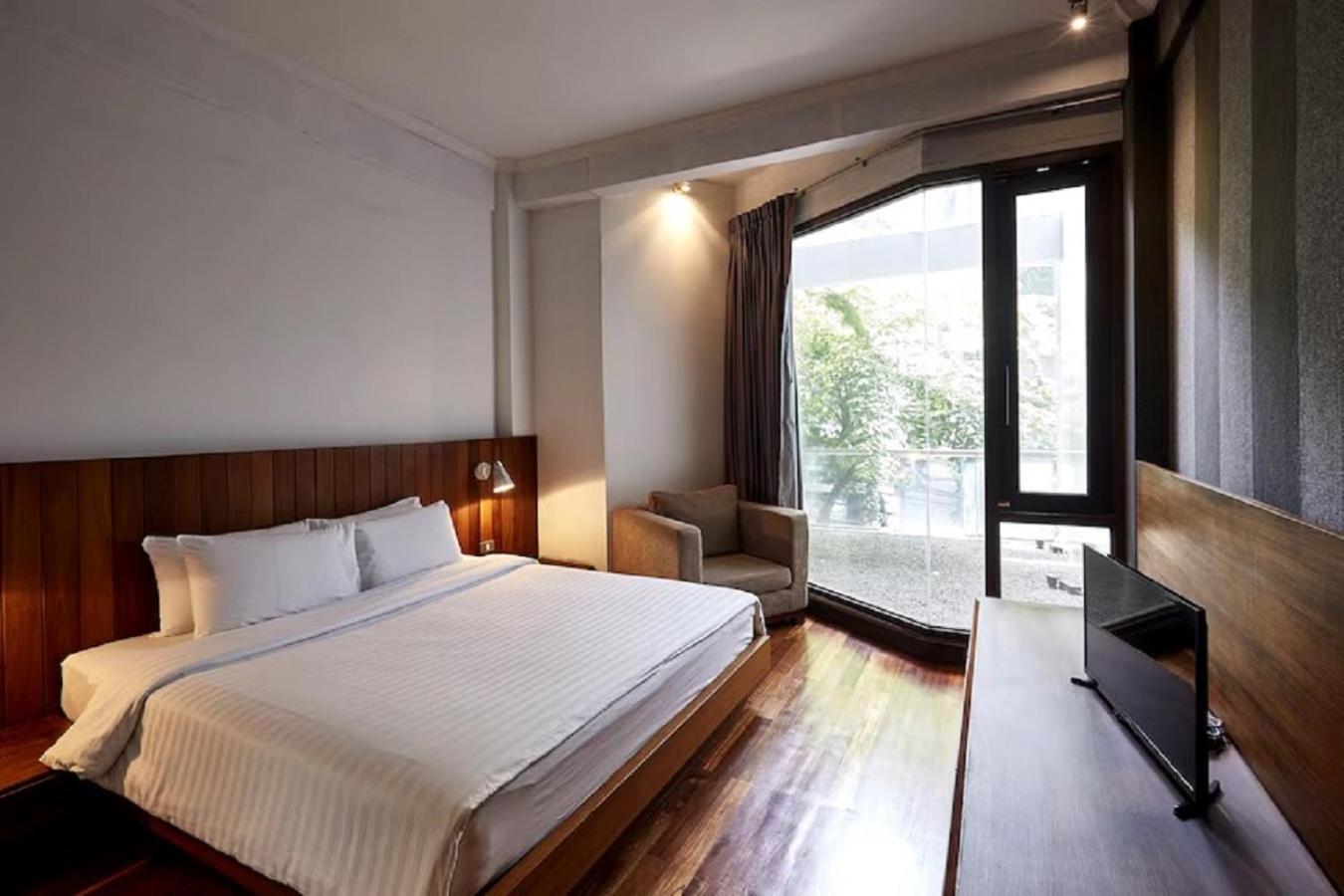 Wish Inn Silom - วิช อินน์ สีลม X Бангкок Экстерьер фото