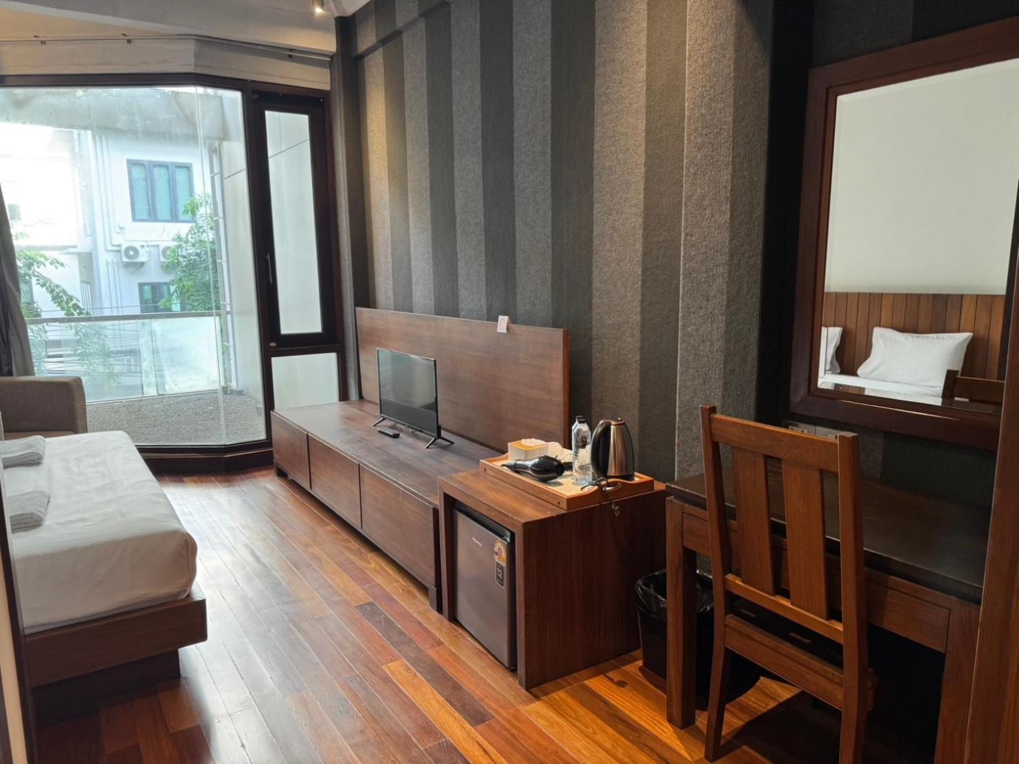 Wish Inn Silom - วิช อินน์ สีลม X Бангкок Экстерьер фото