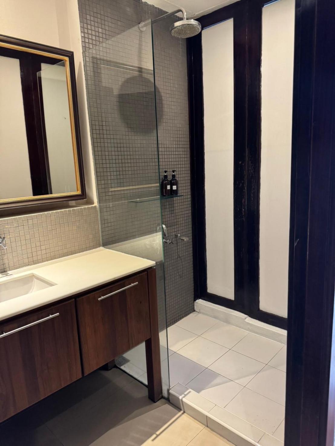 Wish Inn Silom - วิช อินน์ สีลม X Бангкок Экстерьер фото