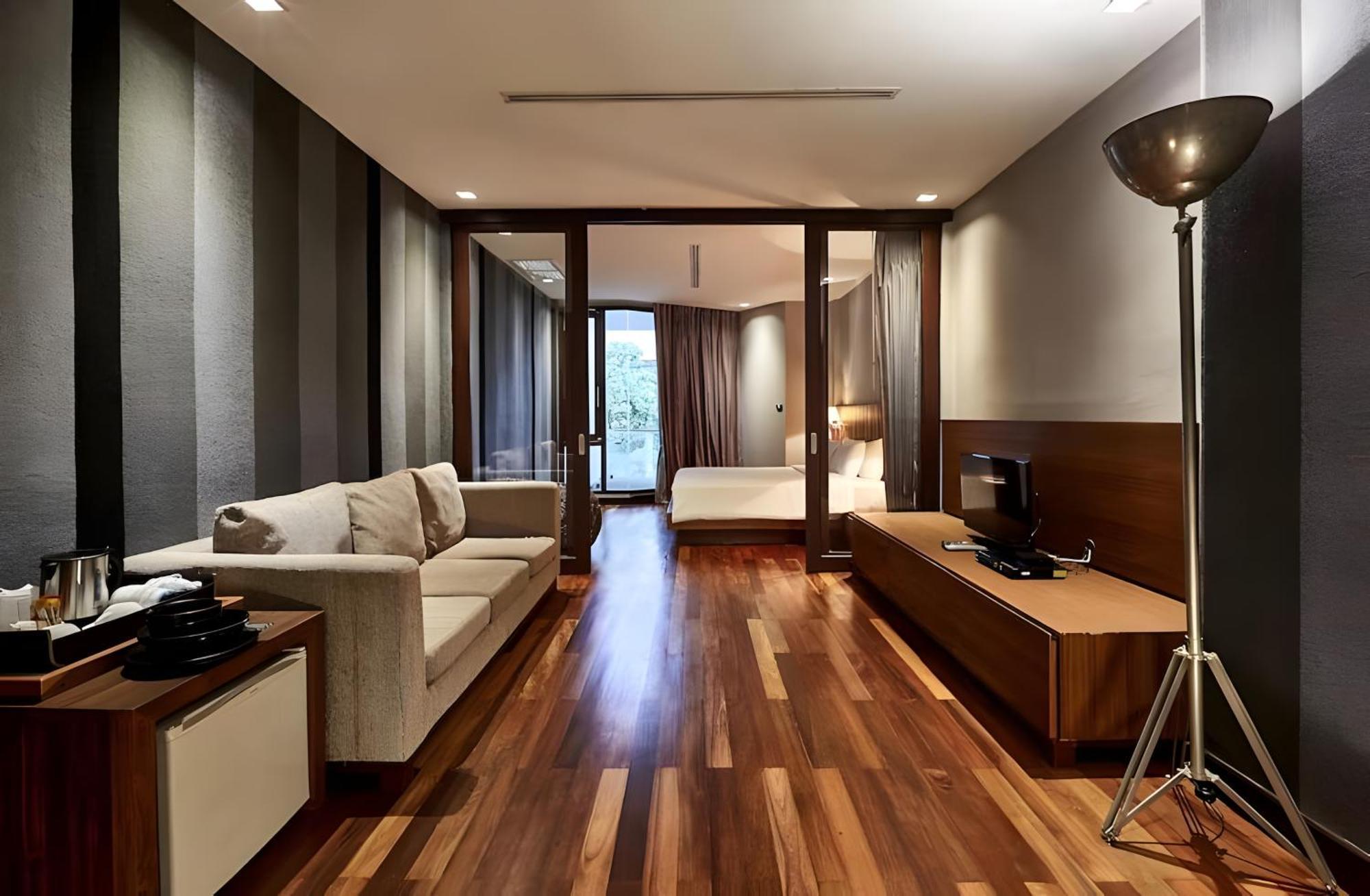 Wish Inn Silom - วิช อินน์ สีลม X Бангкок Экстерьер фото