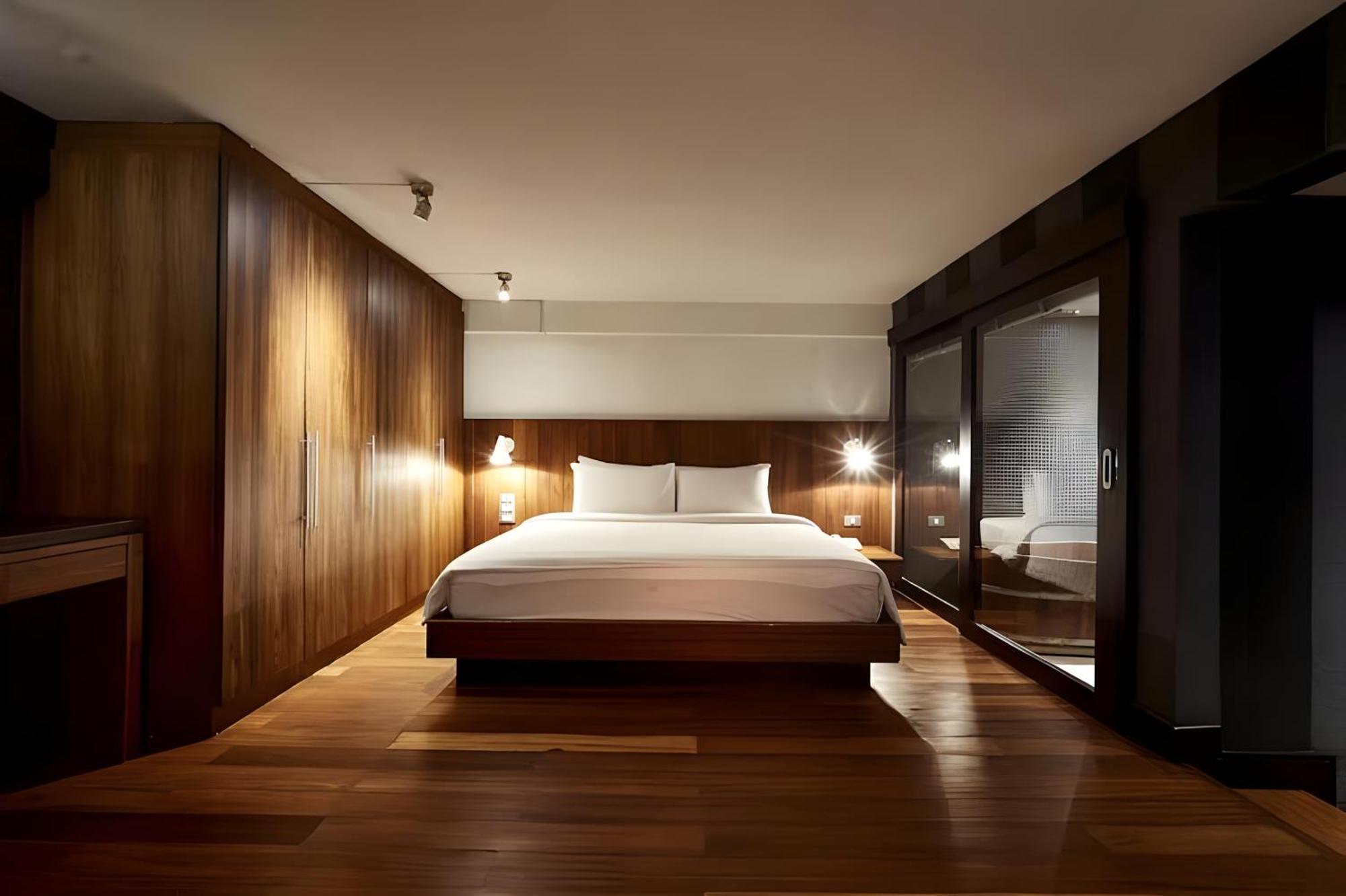 Wish Inn Silom - วิช อินน์ สีลม X Бангкок Экстерьер фото